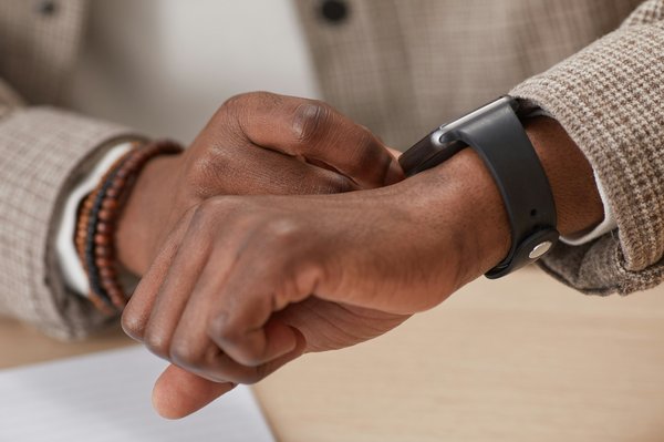 Quelle montre connectée homme choisir pour un style unique ?